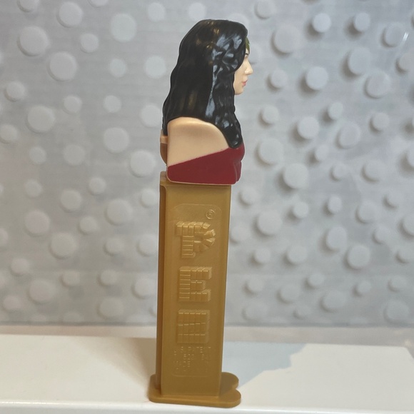 🎉5 for $10- Wonder Woman Pez Dispenser - Picture 3 of 6